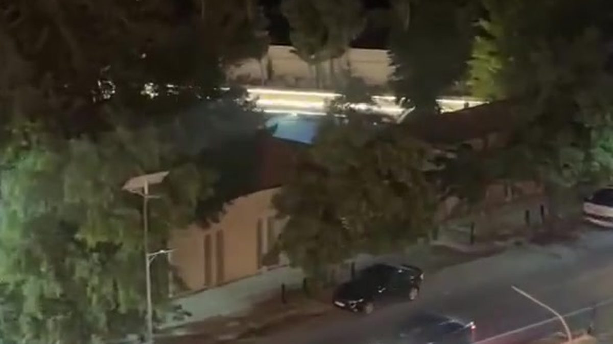 مبنى مجهز بمسبح وملعب كرة قدم وسلة على تخوم حي جوبر المدمّر في دمشق